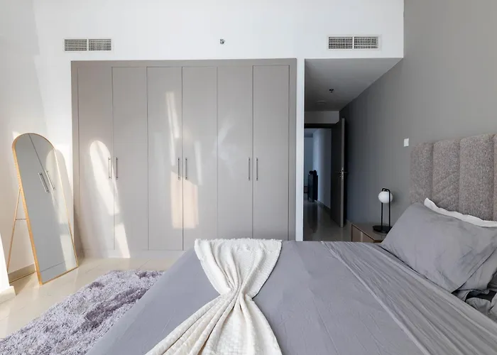 Handsome 1Br In Armada Tower 3